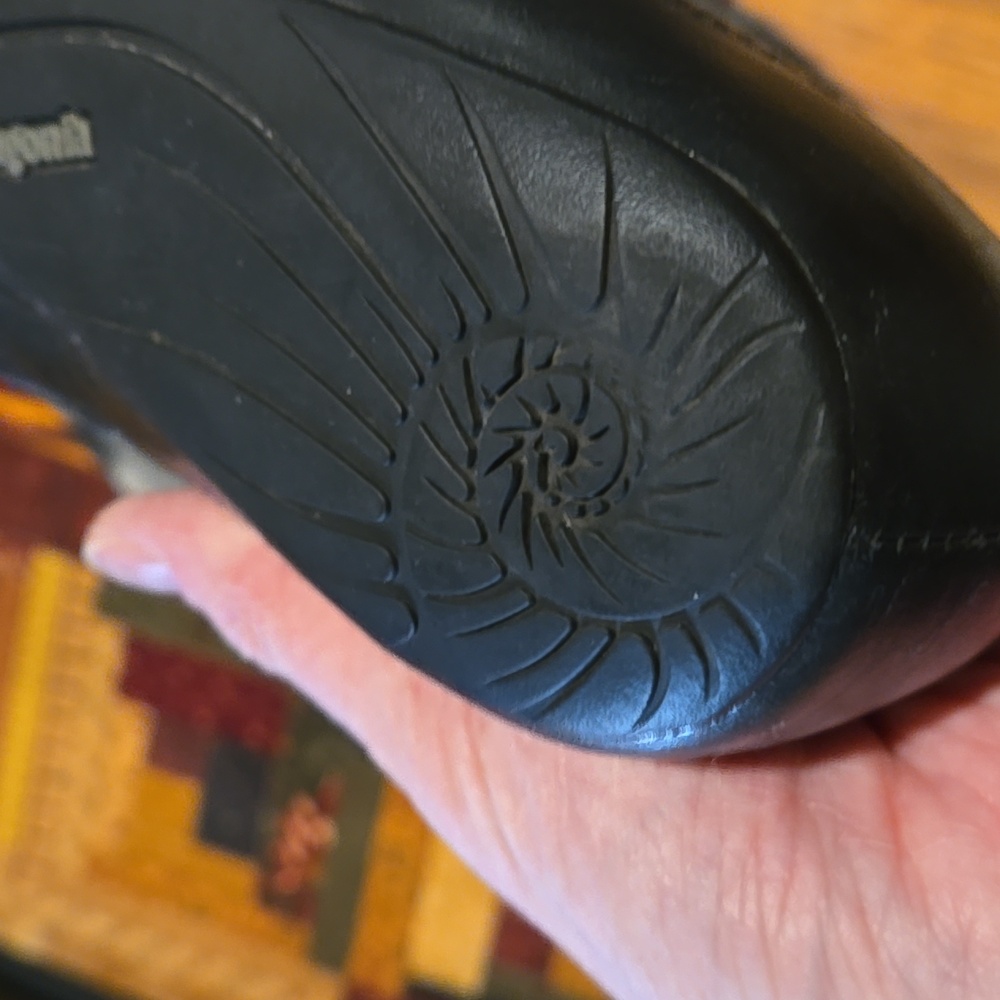 Patagonia Women's Mana Black Flats - Picture 4 of 6